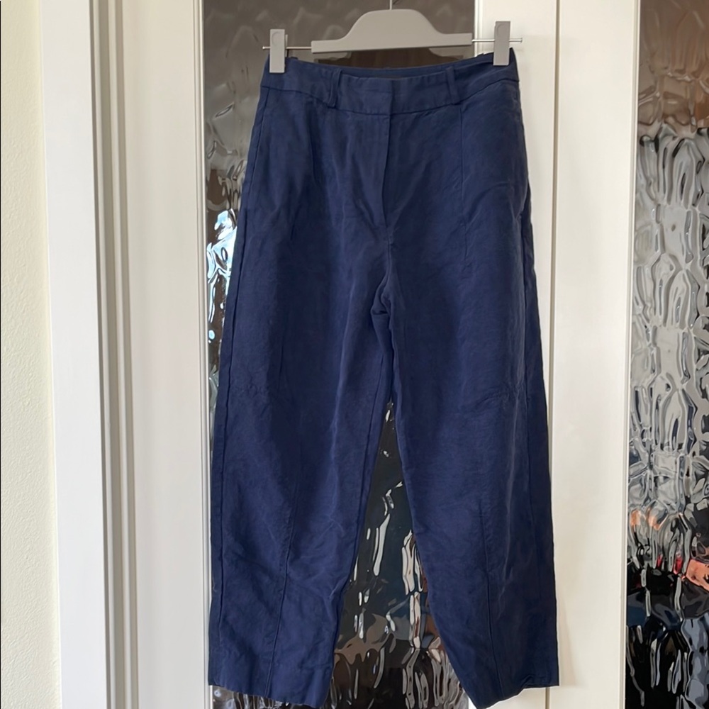 Banana Republic Barrel Pants - Picture 2 of 9